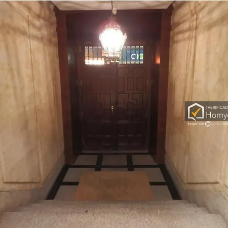 Homyat Prior Isidros, Plaza Mayor Apartamento