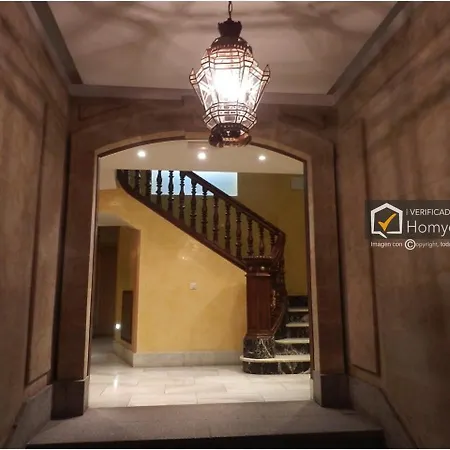 Homyat Prior Isidros, Plaza Mayor Lejlighed *